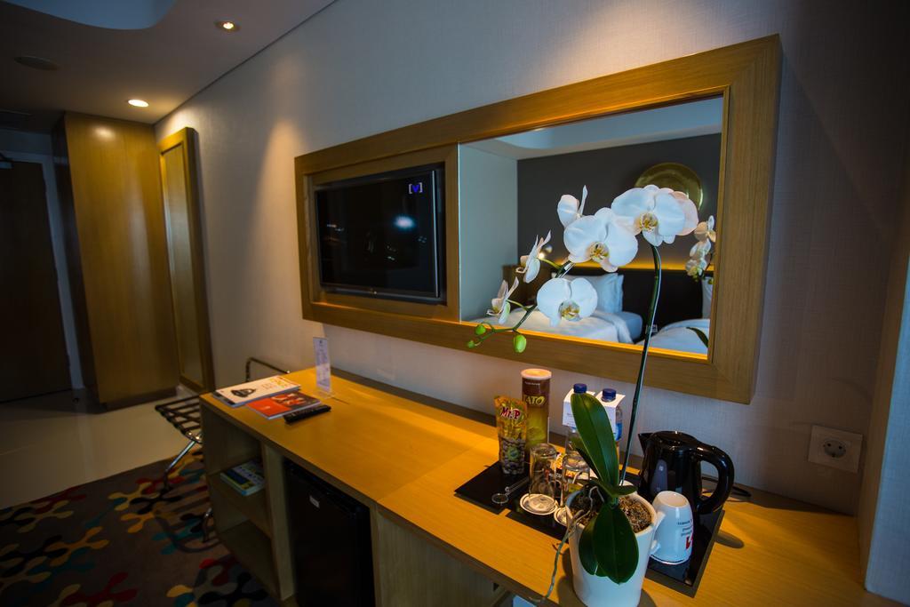 Hotel Ciputra Cibubur Managed By Swiss-Belhotel International Exterior photo